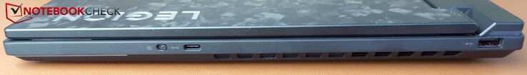 Po prawej: migawka kamery internetowej, USB-C (5 Gb/s), USB-A (5 Gb/s)