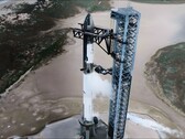 Statek kosmiczny SpaceX na platformie startowej. (Źródło zdjęcia: SpaceX)