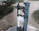 Statek kosmiczny SpaceX na platformie startowej. (Źródło zdjęcia: SpaceX)