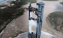 Statek kosmiczny SpaceX na platformie startowej. (Źródło zdjęcia: SpaceX)