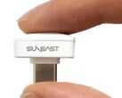 Suneast wprowadza na rynek pendrive'y USB-C, które dla wygody można pozostawić cały czas podłączone do smartfona, tabletu lub laptopa. (Źródło zdjęcia: Suneast)