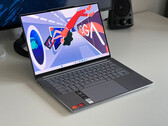Recenzja Lenovo Yoga Slim 7 14 G8 AMD - niestandardowy procesor Zen4 w połączeniu z doskonałym wyświetlaczem OLED 2,9K