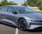 Lucid Air Grand Touring może pochwalić się imponującym zasięgiem 480 mil. (Źródło zdjęcia: TFLEV via YouTube)