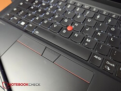 Touchpad oraz trackpoint z dedykowanymi przyciskami