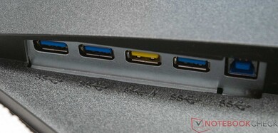 Zainstalowany jest również koncentrator USB