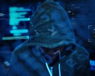 Zakapturzona postać reprezentująca cyberprzestępcze zagrożenie stojące za naruszeniem danych Carnival.