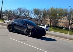 Tesla Model Y &quot;Juniper&quot; zauważony publicznie w USA (źródło zdjęcia: Teslaconomics on X)