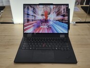 Lenovo ThinkPad T14s 2-w-1 Gen 1 (źródło obrazu: Benjamin Herzig/Notebookcheck.com)