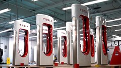 Prefabrykowane pale Supercharger (źródło obrazu: Tesla)