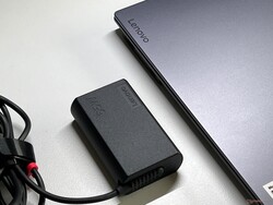 Kompaktowy zasilacz 65 W