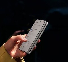 Applewydaje się, że pierwszy składany telefon OPPO ma podobny rozmiar do OPPO Find N2. (Źródło zdjęcia: OPPO)