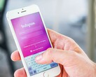 Smartfon z uruchomioną aplikacją Instagram