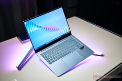 Samsung Galaxy Book4 Edge wydaje się działać lepiej z AirJet w porównaniu do tradycyjnych wentylatorów. (Źródło obrazu: Notebookcheck)