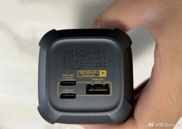 Porty USB (źródło obrazu: @体验more na Weibo)
