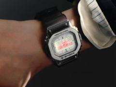 Zegarek C2H4 x Casio G-Shock G-5600 &quot;The Space Age&quot; Edition posiada bezel ze stali nierdzewnej (źródło zdjęcia: C2H4)