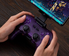 8BitDo sprzedaje teraz wersję Pro 2 Translucent Purple z joystickami z efektem Halla. (Źródło zdjęcia: 8BitDo)