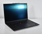 Zaskakujące dodatki: Lenovo oficjalnie wprowadza więcej opcji dla ThinkPad X1 Carbon Gen 13 (na zdjęciu: Laptop Lenovo ThinkPad X1 Carbon Gen 13, źródło zdjęcia: Benjamin Herzig/Notebookcheck.net)