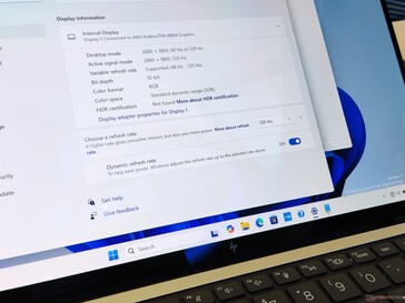 HP EliteBook X G1a: Adaptacyjna częstotliwość odświeżania (źródło obrazu: Benjamin Herzig)