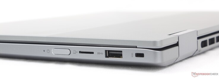 Po prawej stronie: Przycisk zasilania, czytnik MicroSD, USB-A (5 Gb/s), Kensington Nano Lock