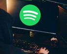 Cyberprzestępcy próbują zwabić użytkowników Spotify na nieuczciwe strony internetowe za pomocą wprowadzających w błąd list odtwarzania i podcastów spamowych. (Źródło zdjęcia: Pexels / Anete Lusina)