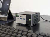 Recenzja mini PC GMKtec EVO-X1: Nowa, pudełkowa konstrukcja z Oculink i Ryzen AI 9