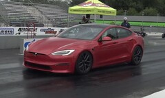 Tesla Model S Plaid jest już szybki jak gepard na polowaniu, ale Miguel Roy musiał pójść o krok dalej. (Źródło zdjęcia: DragTimes via YouTube)