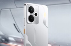 Realme 14 5G ma design inspirowany mecha z pomarańczowymi akcentami kolorystycznymi. (Źródło zdjęcia: Realme)