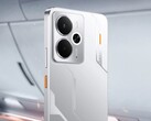 Realme 14 5G ma design inspirowany mecha z pomarańczowymi akcentami kolorystycznymi. (Źródło zdjęcia: Realme)