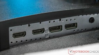 HDMI i DisplayPort z tyłu