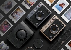 Model Instax Mini Evo został ponownie wprowadzony na rynek z okazji 90. rocznicy powstania firmy Fujifilm. (Źródło zdjęcia: Fujifilm)