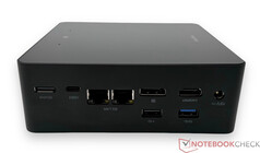 Lewa strona: OCulink, USB4, 2x RJ45-5G-Ethernet, DisplayPort 2.0, HDMI 2.1, USB 2.0, USB 3.2 Gen1, złącze zasilania