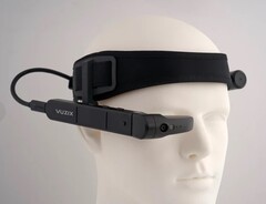 Vuzix debiutuje zestawem inteligentnych okularów M400 Xtreme z powerbankiem Xtreme Weather do użytku w trudnych warunkach. (Źródło zdjęcia: Vuzix)