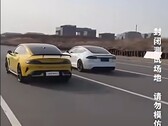 Xiaomi SU7 Ultra pokonuje Teslę Model S Plaid w wyścigu drag (źródło obrazu: zrzut ekranu z Tesla Geek na YouTube)