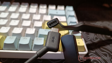 Złącze USB-C na okularach (źródło obrazu: Notebookcheck)