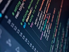 Zbliżenie ekranu przedstawiającego kod źródłowy w języku Python, zaznaczony na kolorowo