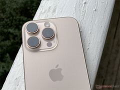 IPhone 16 Pro może być ostatnią szansą dla Apple obecnego języka projektowania. (Źródło obrazu: Notebookcheck)