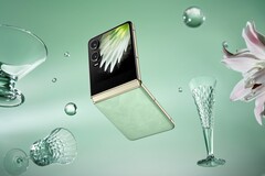 Tecno Phantom V Flip 2 ma większy wyświetlacz niż jego poprzednik. (Źródło obrazu: Tecno) 