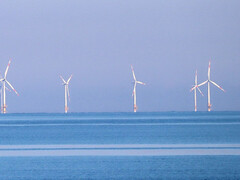 Tania energia elektryczna, niezawodne działanie i prosta konstrukcja: Farmy wiatrowe na morzu mają kilka zalet. (Zdjęcie: pixabay/Tho-Ge)