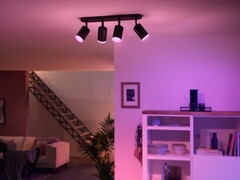 Nowy Philips Hue Fugato jest jaśniejszy niż jego poprzednik. (Źródło zdjęcia: Philips Hue)