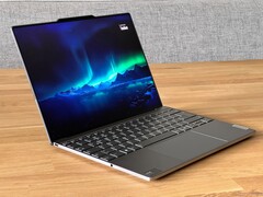 Lenovo ThinkBook 13x G4 to świetny przykład laptopa z odwróconym wycięciem (źródło obrazu: Notebookcheck)