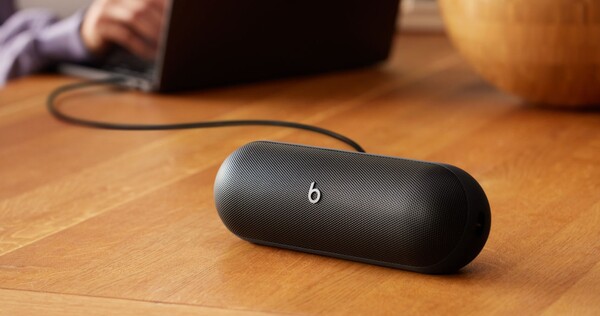 Beats Pill mogą być używane w trybie przewodowym, ponieważ obsługują USB-C Audio. (Źródło obrazu: Apple).