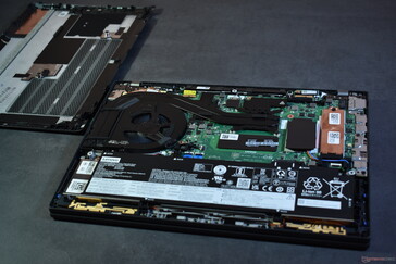 Lenovo ThinkPad P14s Gen 4 Intel: Elementy wewnętrzne
