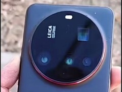 W weekend pojawiło się krótkie wideo praktyczne Xiaomi 15 Ultra, przynajmniej w formie atrapy. Znane są również kolory i konfiguracje. (Źródło obrazu: X)