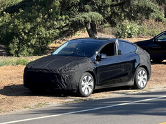 Odświeżony Tesla Model Y Juniper w końcu się pojawił, sygnalizując postęp w kierunku wczesnej premiery w 2025 roku. (Źródło obrazu: u/JacklJackon Reddit)