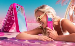 Nieco spóźniony, HMD Global prezentuje telefon z klapką do filmu Barbie. (Źródło zdjęcia: HMD Global)