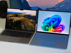 MacBook Air 13 M3 (po lewej) vs. Surface Laptop 13 (po prawej)