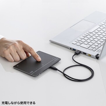 Sanwa MA-PG521GB ładuje się przez USB-C i może być używany podczas ładowania. (Źródło: Sanwa Supply)