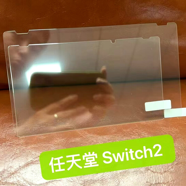 Rzekome szkło hartowane Nintendo Switch 2 w porównaniu ze szkłem ochronnym pierwszej generacji handhelda (źródło obrazu: 1688/Alibaba)