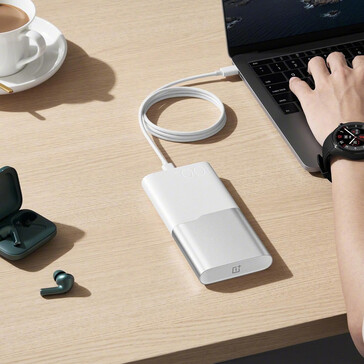 Ładowanie laptopa za pomocą power banku SuperVOOC (źródło obrazu: OnePlus)