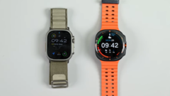 Apple Watch Ultra (po lewej) z Galaxy Watch Ultra. (Źródło: iFixit)